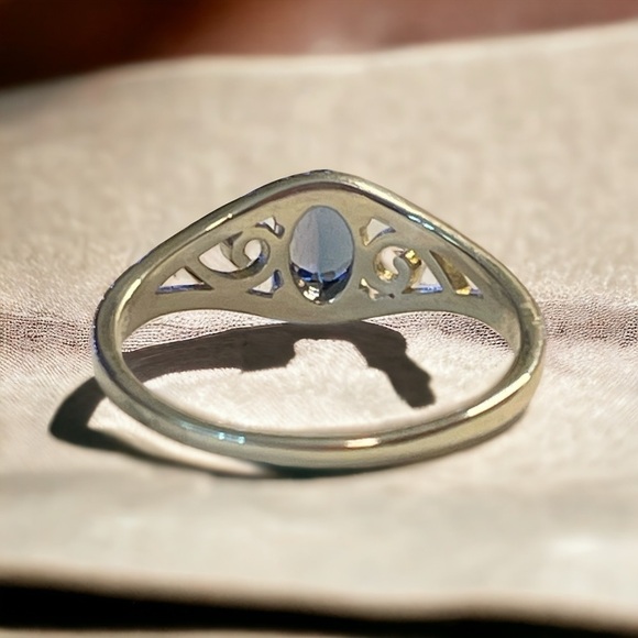 Vivid Blue Tanzanite Sterling Silver Ring (8) - Picture 10 of 11